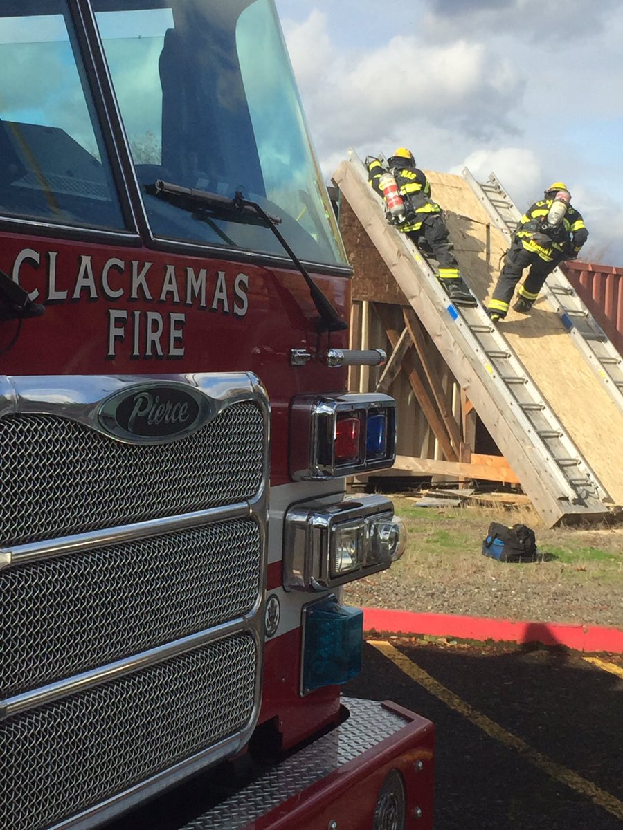 clackamasfire tweet picture