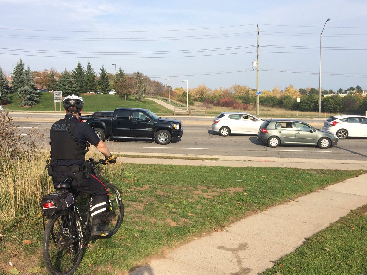 HRPS_Comm's tweet image. Meet Cst. Springstead, an @HRPSOak Traffic Officer; he has issued 83 #DistractedDriver tickets between Oct 1-Nov 1 2016 on #BikePatrol ^MRT