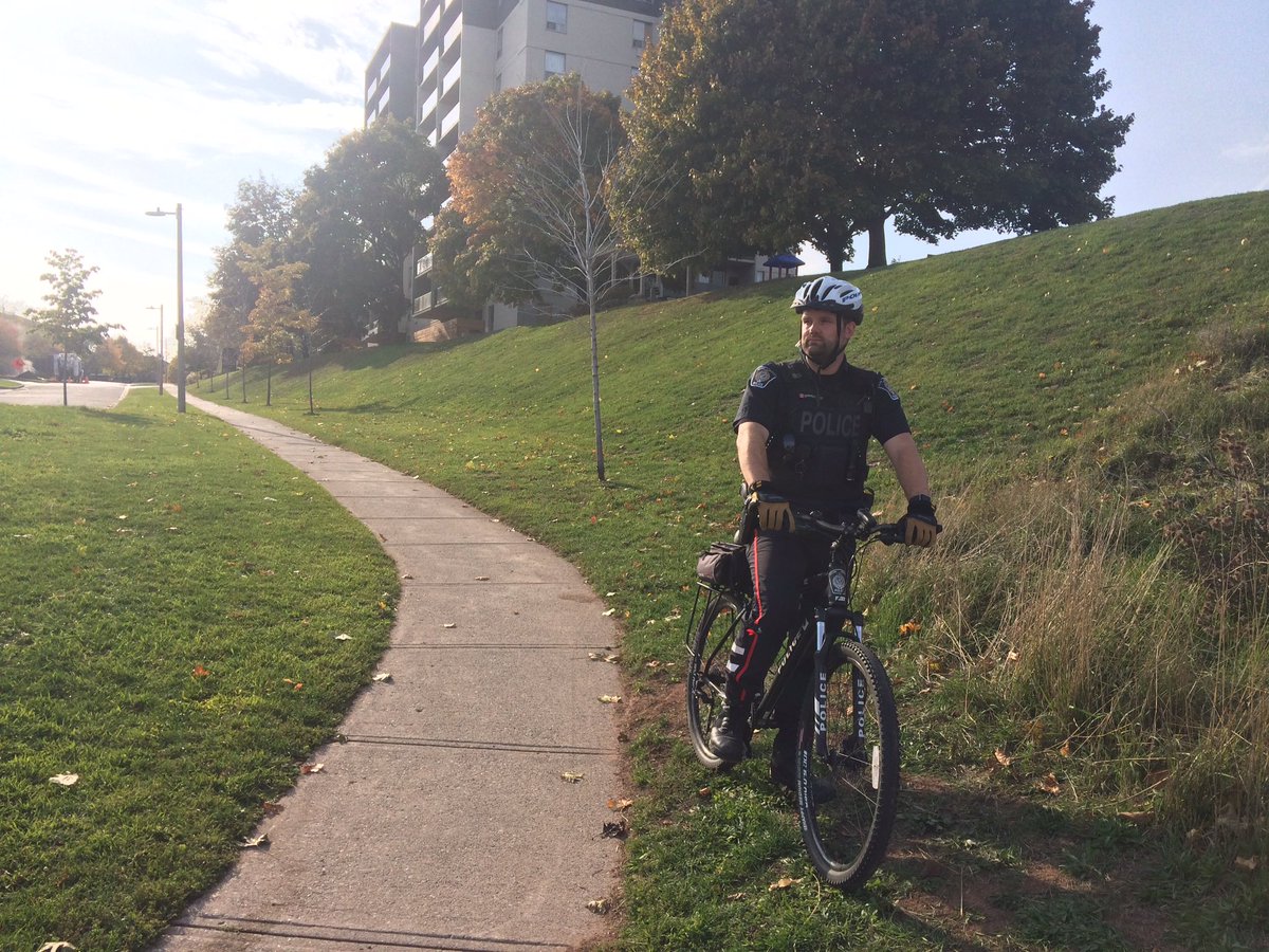 HRPS_Comm's tweet image. Meet Cst. Springstead, an @HRPSOak Traffic Officer; he has issued 83 #DistractedDriver tickets between Oct 1-Nov 1 2016 on #BikePatrol ^MRT