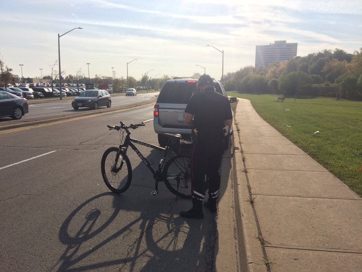 HRPS_Comm's tweet image. Meet Cst. Springstead, an @HRPSOak Traffic Officer; he has issued 83 #DistractedDriver tickets between Oct 1-Nov 1 2016 on #BikePatrol ^MRT