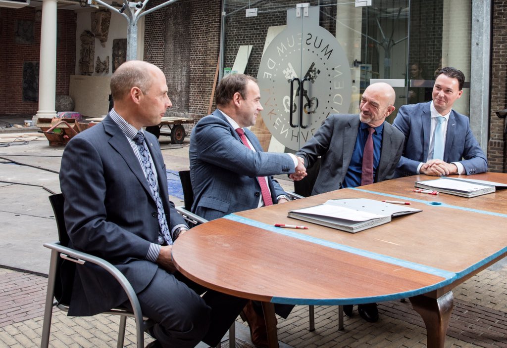 Feestelijke start vandaag in Museum <a href="/DeLakenhal/">Museum De Lakenhal</a>. Contract ondertekend <a href="/GemeenteLeiden/">Gemeente Leiden</a> &amp; aannemers #lakenhalvernieuwt