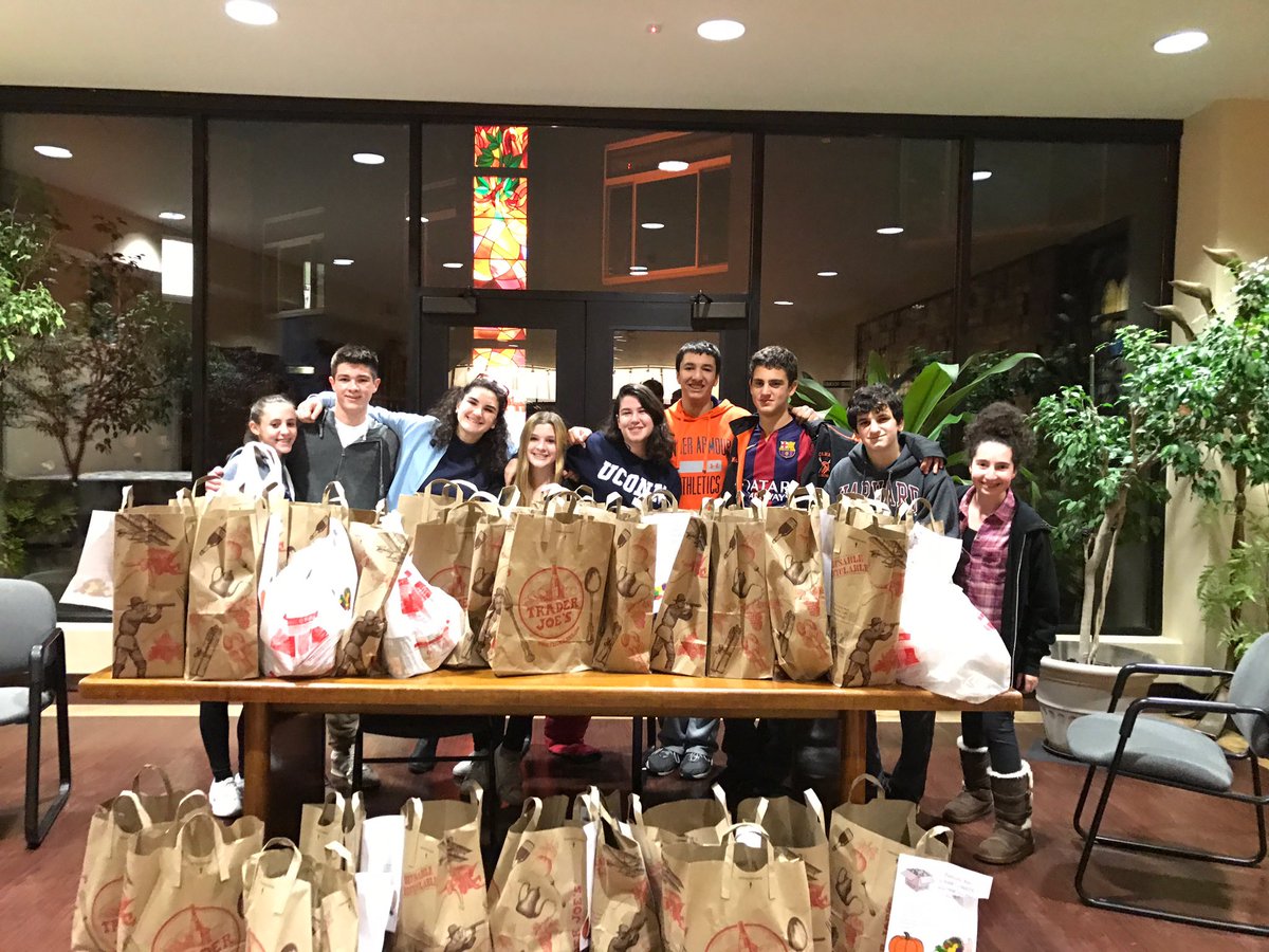 ONESY_LI's tweet photo. ONESY had an awesome time collecting food bags during our annual Harvest for the Hungry food drive! #fooddrive #tzedakah https://t.co/MAyrKJvwgp