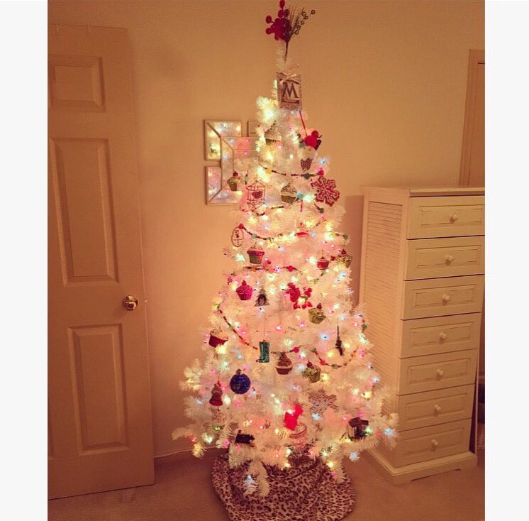 molly_rommel's tweet photo. 😊🎄 #christmastree https://t.co/f4QHRPVx5s