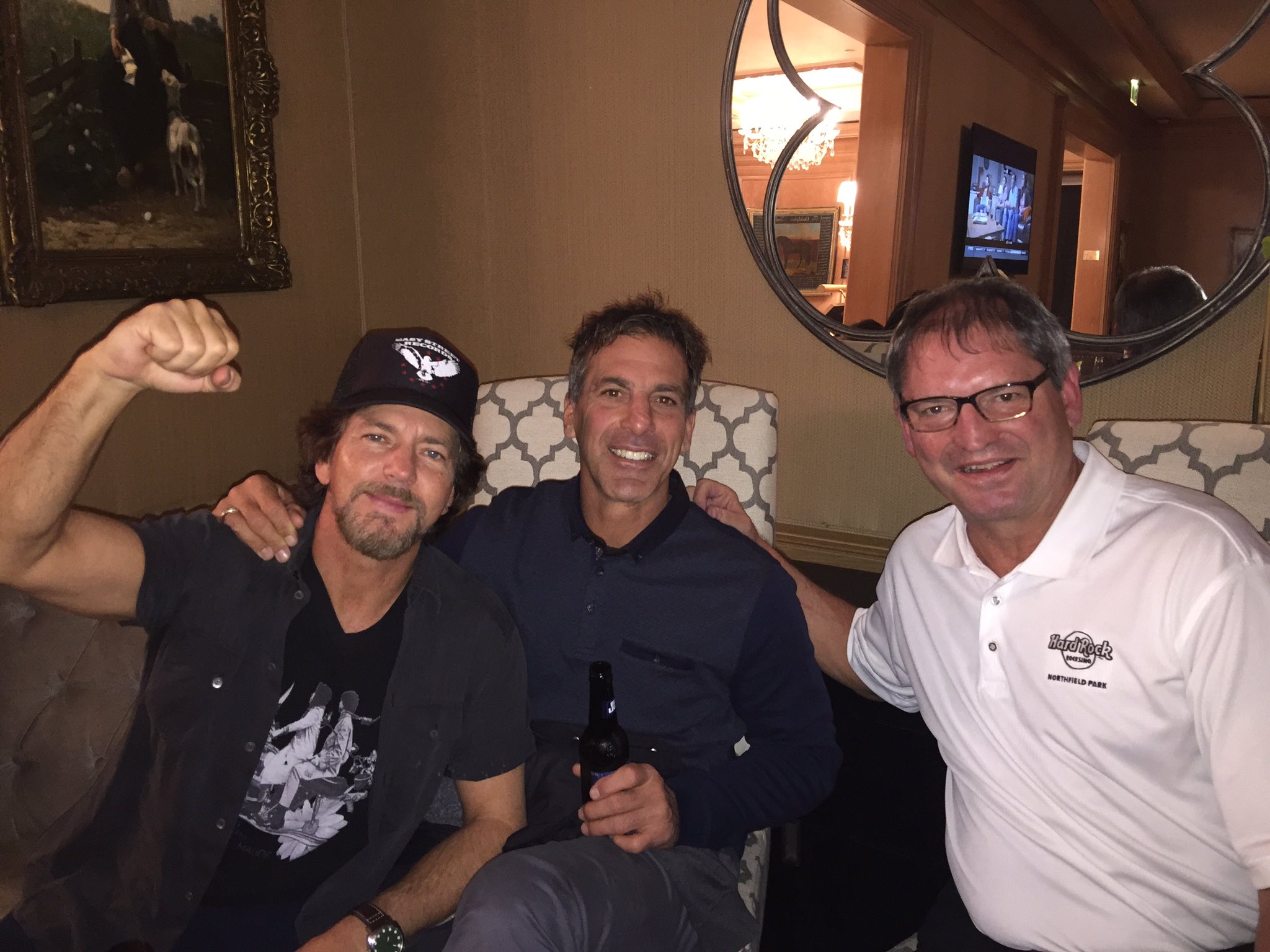 Eddie Vedder tells Chris Chelios the Blackhawks are retiring his jersey -  Axios Chicago