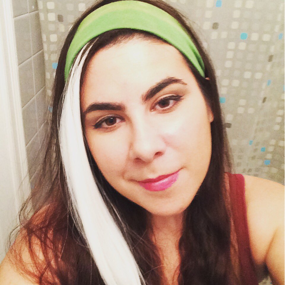 2GirlzandaGame's tweet photo. More Rogue cosplay ideas. Also, fun with hair! #costume #cosplay #xmenrouge #rogue #xmen #ideas https://t.co/N0qLznZWAs