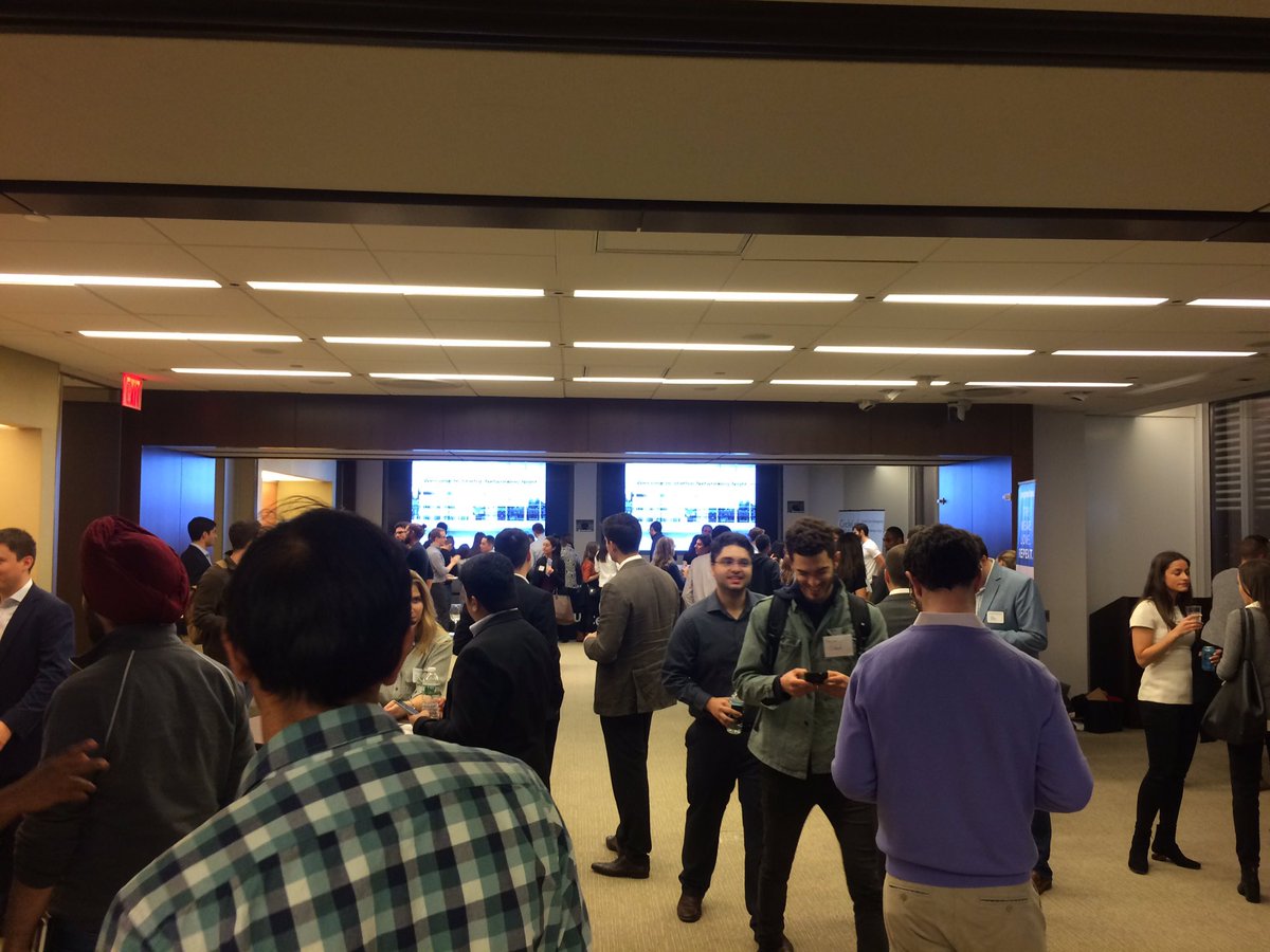 vinceponzo's tweet photo. 40 of #NYC's fastest growing #startups plus 100 @Columbia_Biz students equals an amazing Startup Networking Night! #CBSStartupsWeek https://t.co/iCH5BvXlVc