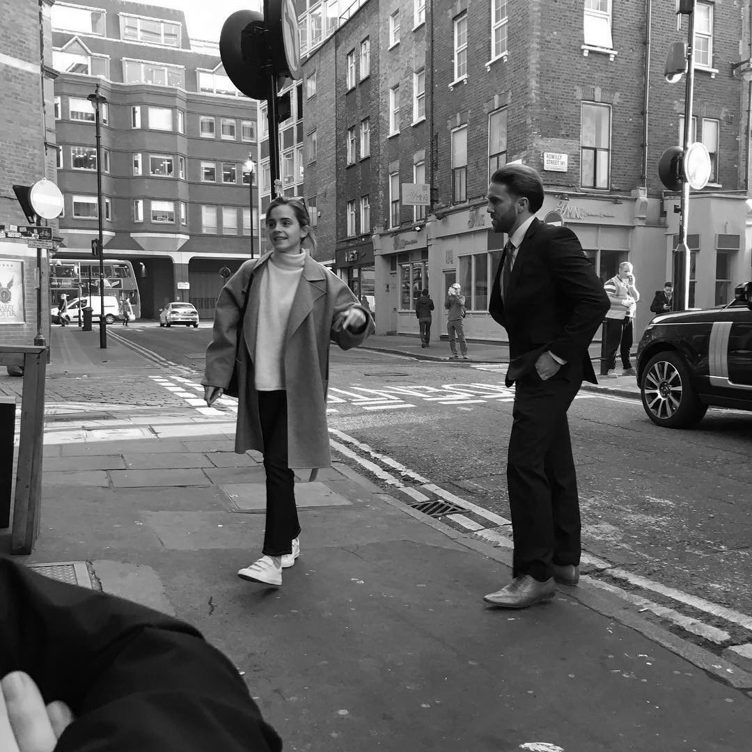 #UPDATE ภาพล่าสุด #EmmaWatson ที่กรุงลอนดอน! ❤❤ | (c) @EmWatsonBr