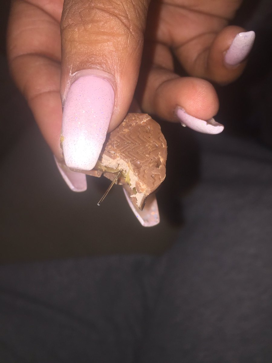 JamitheBarbie's tweet image. Omg my cousin found a needle in her Halloween candy!! #CheckYourCandy