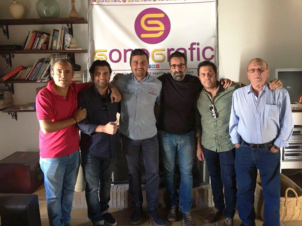 sonografic's tweet photo. Los @marismenos son ya nuevo grupo @sonografic bajo cuyo sello grabarán un nuevo cd para 2017. Pronto el primer single obra d #JuanluMontoya https://t.co/WBa3I7S0Ul