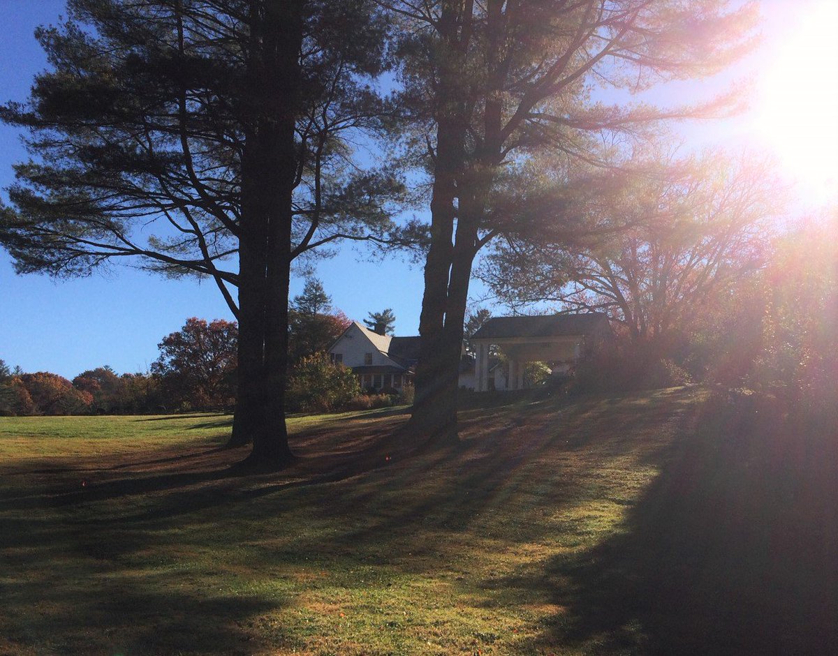HalfMileFarm's tweet photo. RT @SandraRyder: Is the farmhouse inn the Next Big Thing? #TravelTuesday @HalfMileFarm by @OldEdwardsInn https://t.co/EkVsRDFZKO