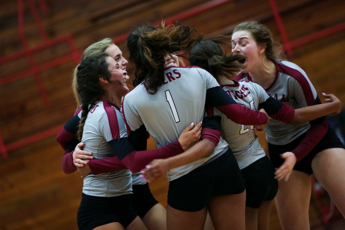 DunhamSchoolBR's tweet image. Packin' the Palace 2night @ 6 pm when #9 Dunham hosts #24 Cohen in 1st rnd Division IV playoff action @DunhamAthletics #dunhamdifference