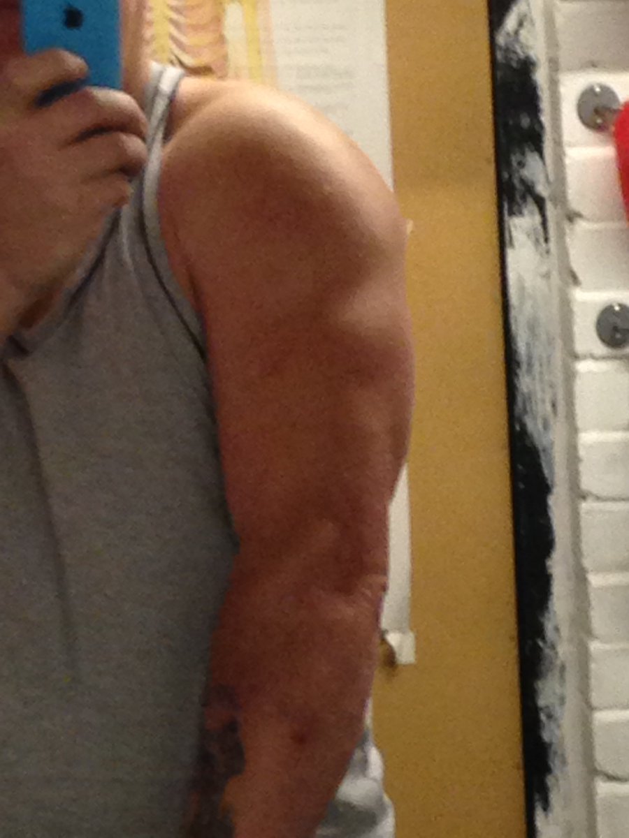 ContactusPaul's tweet photo. Big bi's and tri's session tonite smashed some on to #hardworkpaysoff #GoBig #FitFam #gymlife #weights #Physique https://t.co/AIrHJ9rMey