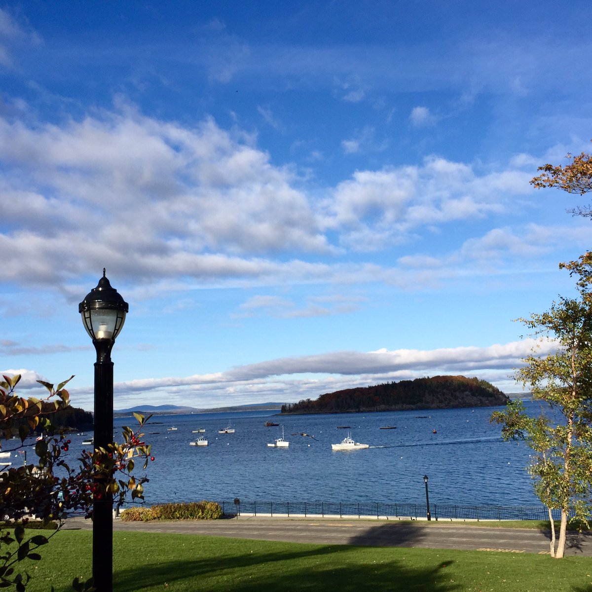CountryLarry's tweet photo. Beautiful day in famous Bar Harbor ME. @VisitBarHarbor @visitmaine #ACADIA2016 https://t.co/Fh20pK01VD