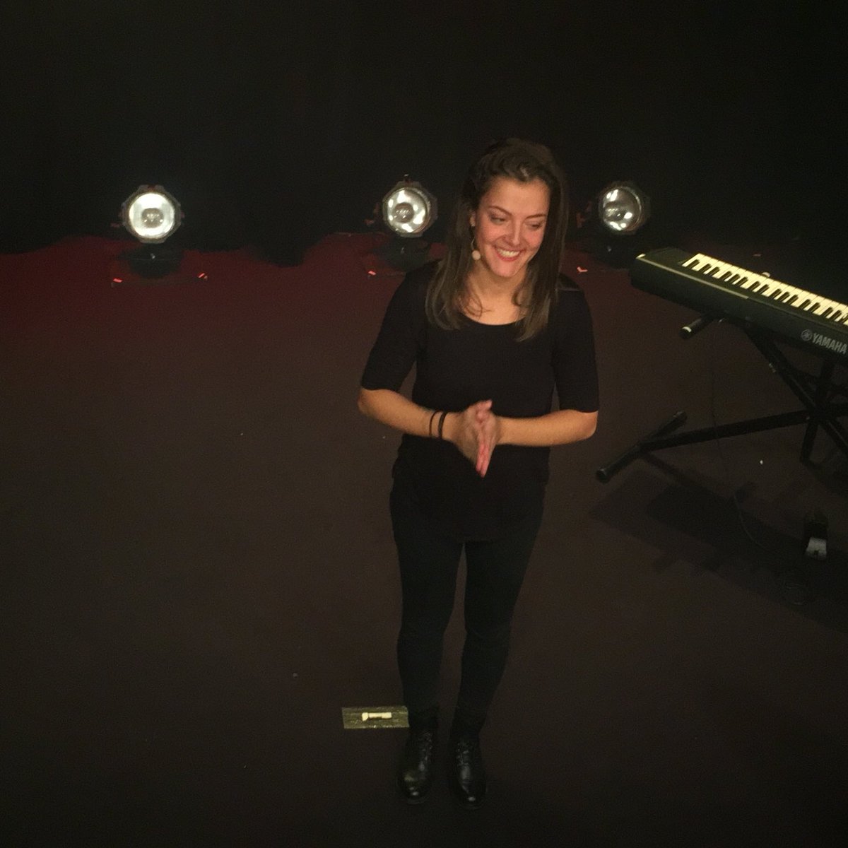 MathildeMoreau's tweet photo. Standing pour @CAMILELLOUCHE à #nantes ! Complet ! Quel Grand talent ! J'adore cette artiste ! ❤️❤️❤️#onvaparlerdelle @CultureNantes https://t.co/ky2lMwM7mJ