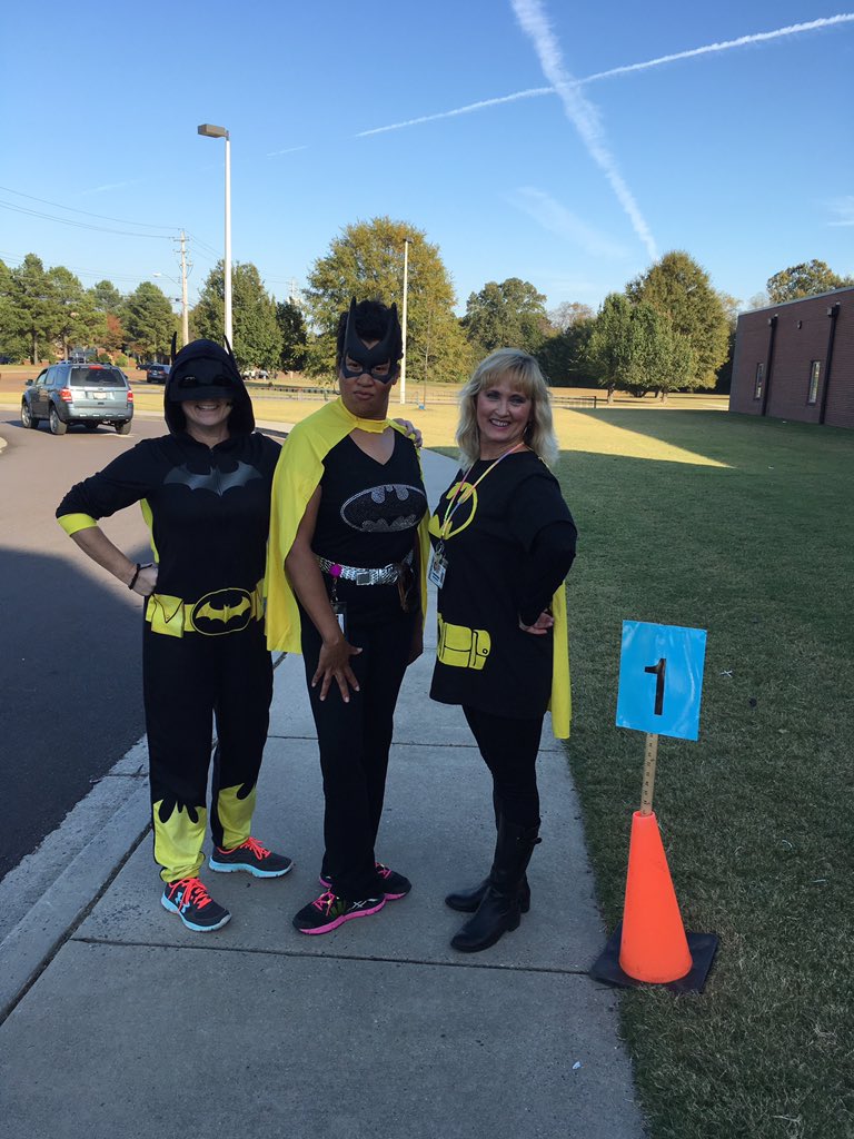 PmorrisMichelle's tweet photo. "Batgirls" for St. Jude! https://t.co/fITxdXu8UX