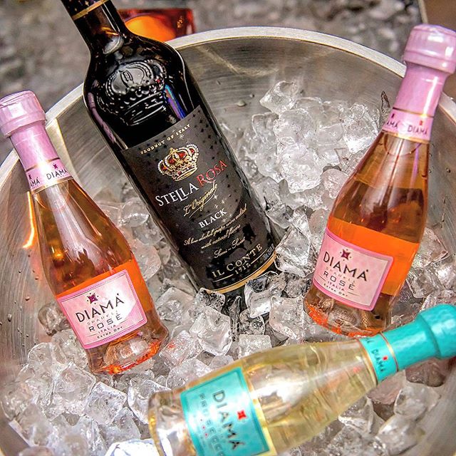 DiamaSparkle's tweet photo. The best parties are the ones that serve #DiamaSparkle &amp; #StellaRosa! Thanks for your photo, @acamarketing! #rosé #prosecco #stellabrate https://t.co/ycrkoyEcG4