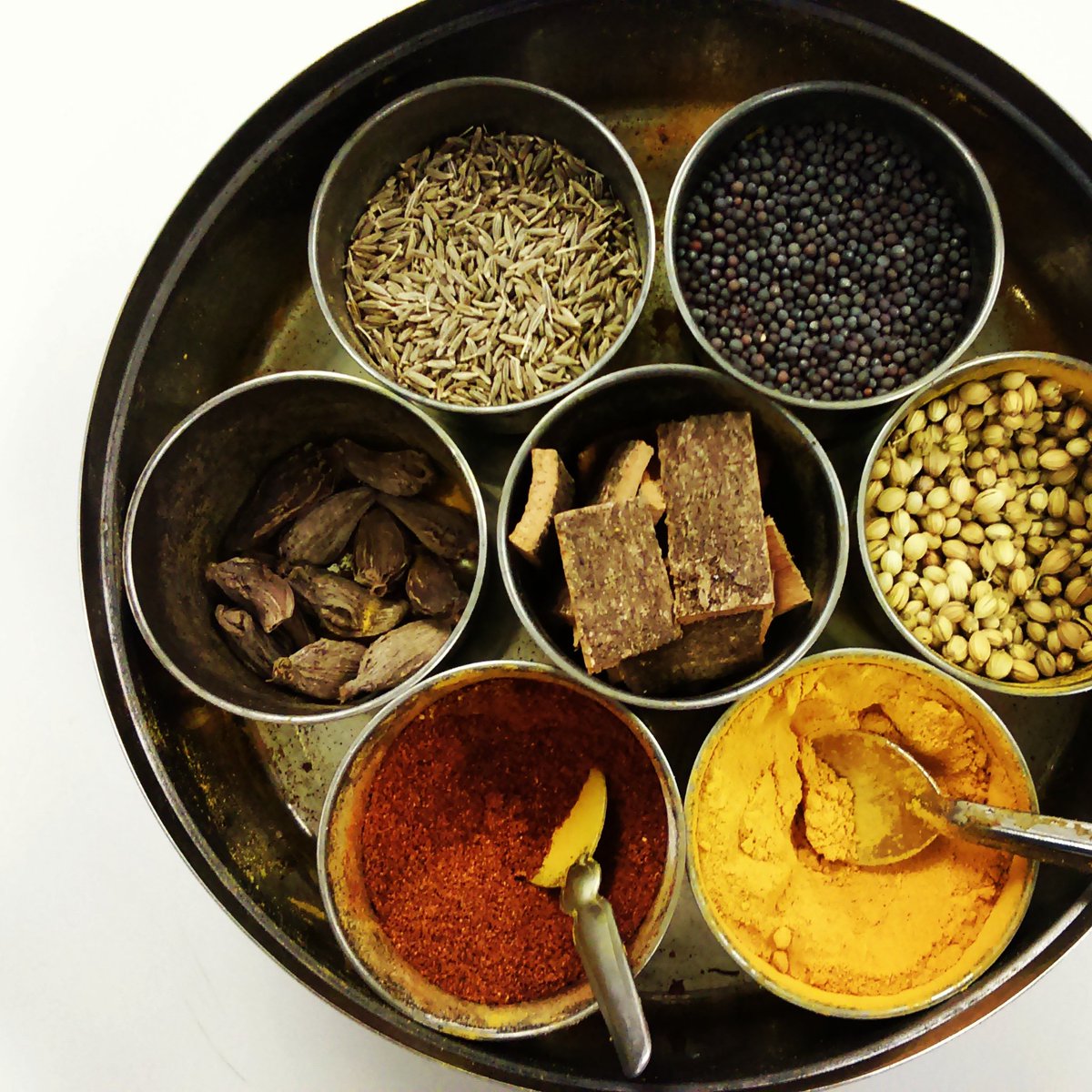 Learning to cook pumpkin curry with <a href="/SpiceMonkeyUK/">Nikita Gulhane</a> and getting told off by Mrs.G for over-stuffing my sweet bread. A tasty #pumpkinrescue.