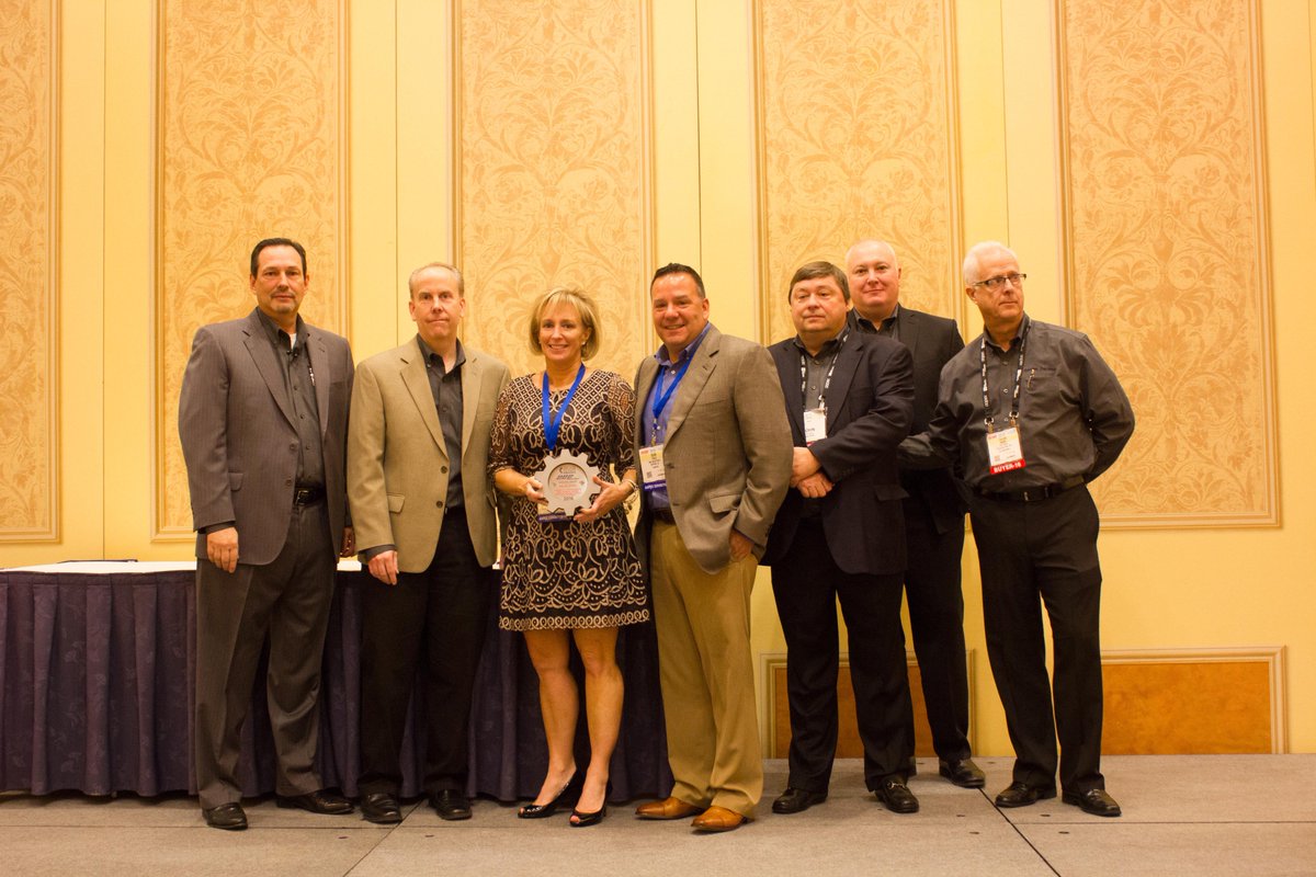 AutoPlusUS's tweet photo. Congrats @BBBIndustries &amp; @Pennzoil, on winning the prestigious Diamond Award for outstanding support, sales, fill rates &amp; service! #AAPEX16 https://t.co/m5ezQJWMma