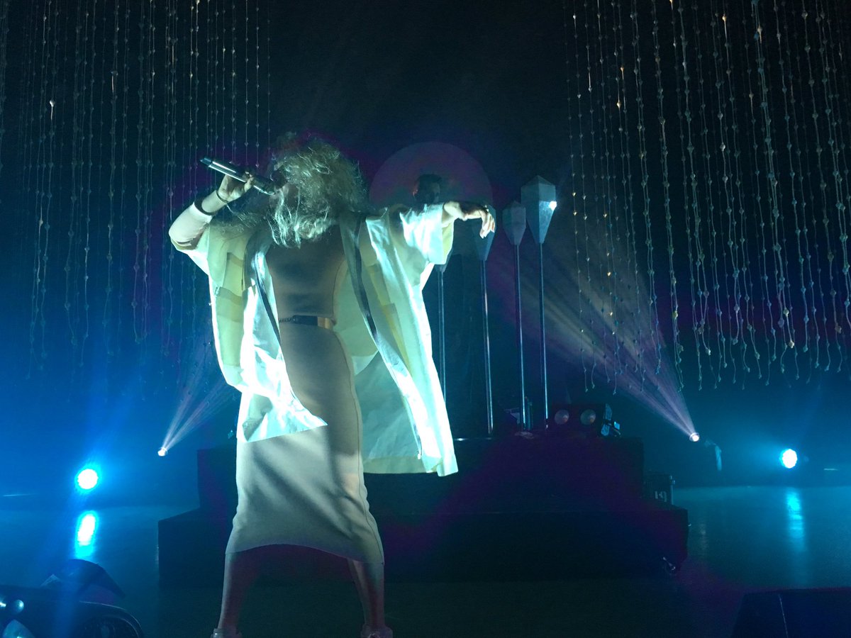 KyleRasmussen14's tweet photo. 3 consecutive nights of @PURITY_RING.Always in awe of their shows, but knowing these were the last before album 3 made it even more special. https://t.co/ru3QVV0p2Q