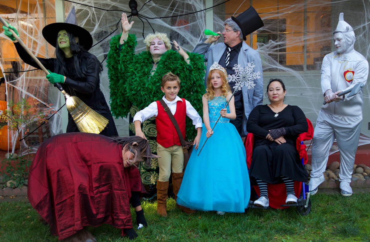 abugandabee's tweet image. @composerstephen The #Wicked &quot;cast&quot; made our block &quot;Ozmopolitan&quot; for one short day this #Halloween. #handprintonmyheart #forgood #thx