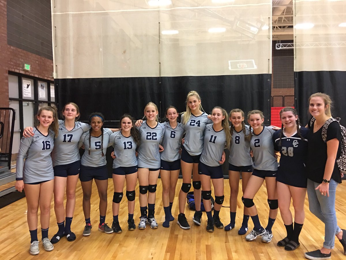 saradoom3's tweet photo. S/O to volleyball, my teams and coaches and players. Love u all https://t.co/X3BnpiqBzC