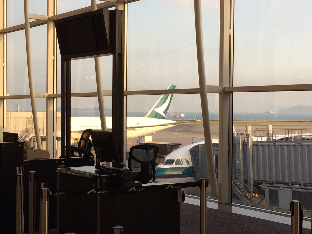 AirEVthingTRNSP's tweet photo. It's a great day to fly @cathaypacific #flyoneworld. Game on #HKproud @CricketHK https://t.co/aoxmGvLvuR