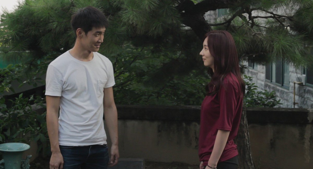 이번 주 토요일, 강릉 신영극장에서는 17:00 <사돈의 팔촌> 상영 후 장현상 감독, 배소은 배우와 함께하는 관객과의 대화가 이어집니다! http://bit.ly/2eCLO...