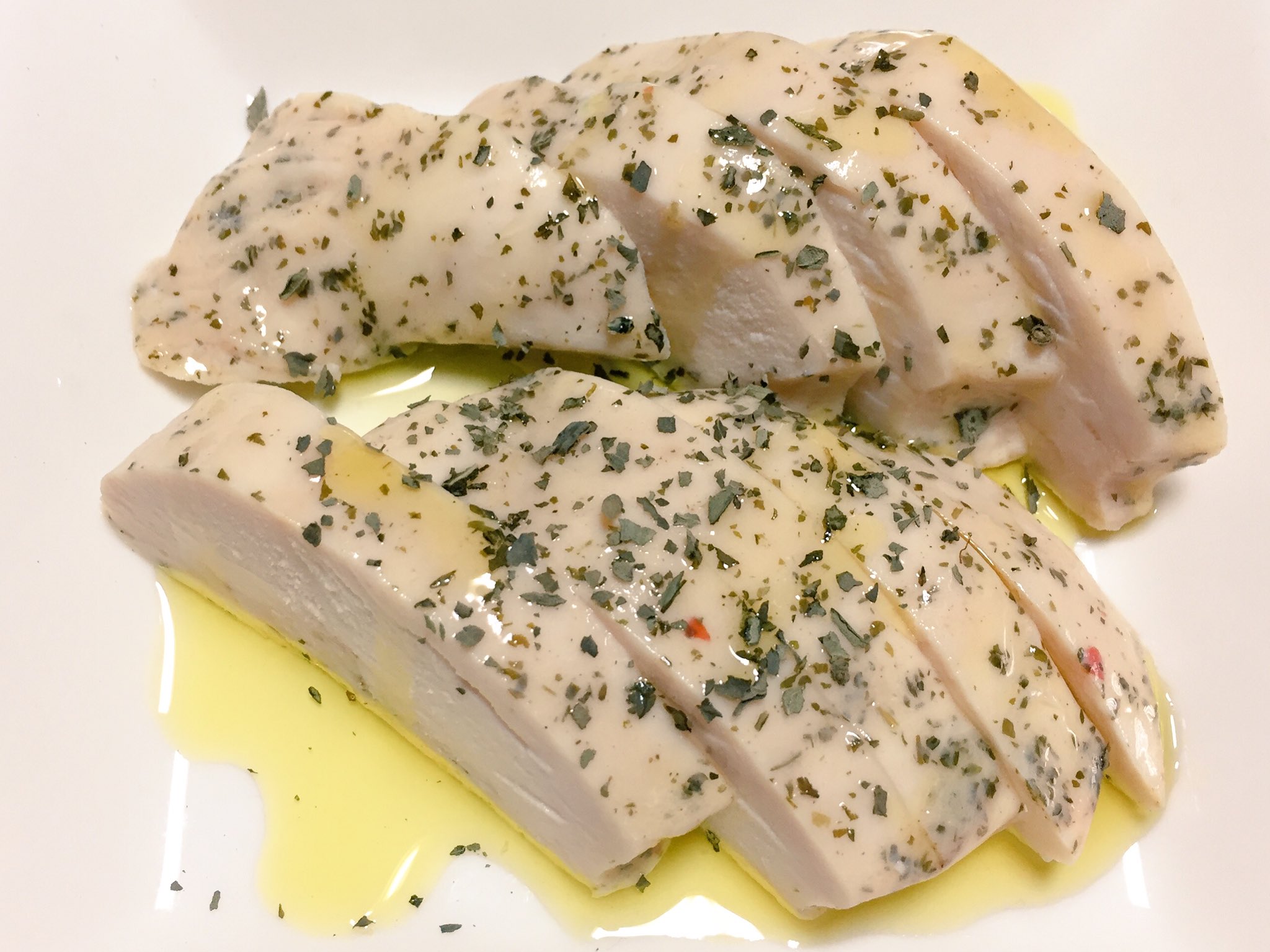 幻影4番 サラダチキンにバジルとオリーブオイルかけただけでこんなにオシャレになって 安い 美味い 低カロリー 高タンパク質 コスパがハンパない サラダチキンハーブ T Co Ksphfsqzpa Twitter