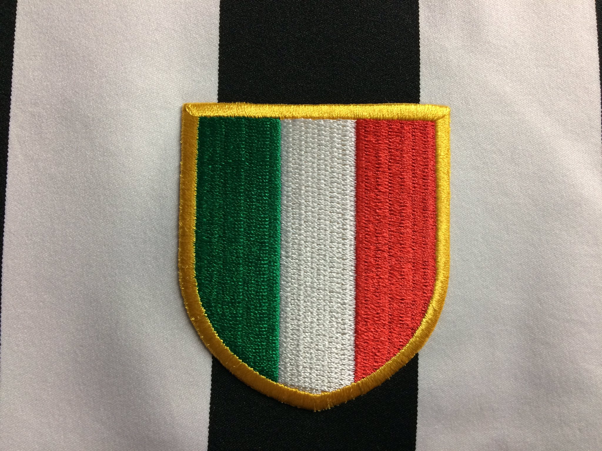 Vintage Sports 商品情報 吉祥寺店 03 04 ユベントス 11月5日 土 14 00 ユベントスレジェンドチャリティーマッチ開催 トレゼゲ レグロッターリエ フェラーラ ユリアーノ 丁度この頃在籍していた元選手が多数来日です 観戦のお供に サイン用 Vintage Sports 商品情報 吉祥寺店 03 04 ユベントス 11月5日 土 14 00 ユベントスレジェンドチャリティーマッチ開催 トレゼゲ レグロッターリエ フェラーラ ユリアーノ 丁度この頃在籍していた元選手が多数来日です 観戦のお供に サイン用