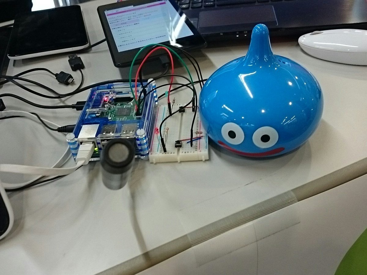 ukkoro's tweet image. 話しかけてボタンをおすと、スライムがしゃべってくれます。それでボタンを押すと、ツイッターに短文が投稿できる面白システムです。