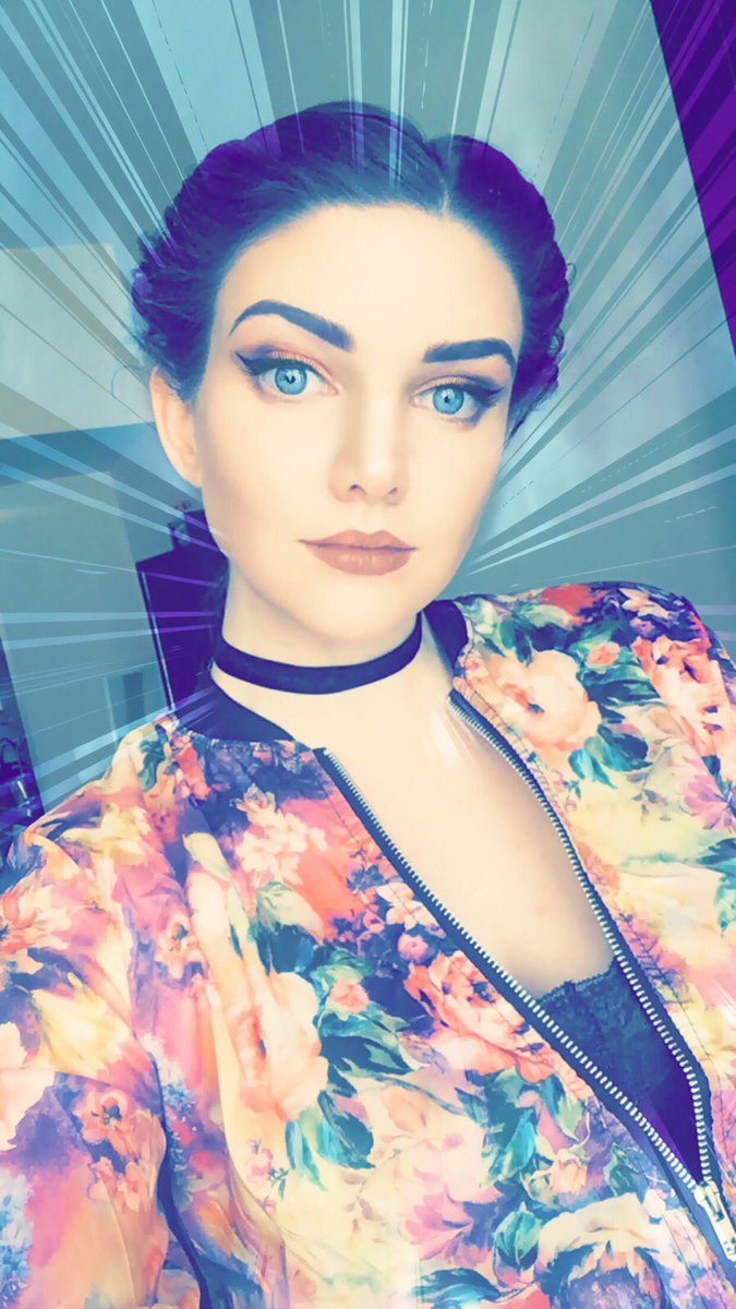 hollz121's tweet photo. Good Morning ☀️
#ootd #Dubai #UAE #outfit #outfitoftheday #outfits #outfitpost #style #fashion #styleoftheday  #fashionable #choker https://t.co/QG4rJjUF9U