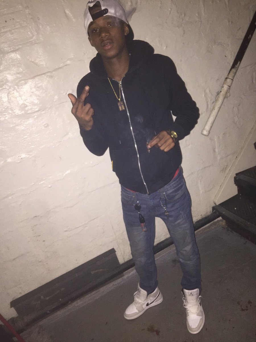 _juanieee's tweet photo. You gotta b hood just 2 understand me 💯🤘🏾#Wawg #RatedRBaby https://t.co/tY1p4YD50A