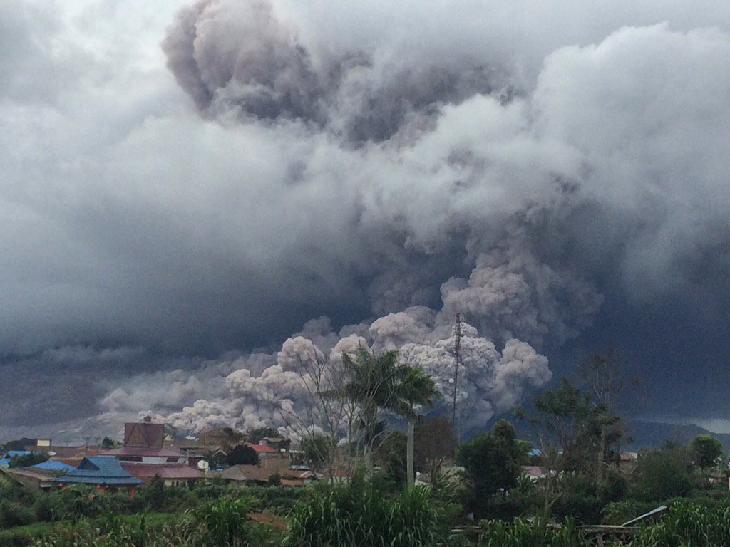 Kinimu_'s tweet photo. Aktivitas gunungapi Sinabung di kabupaten Karo, Sumut, meningkat beberapa hari terakhir https://t.co/Z7GXWpq8hH