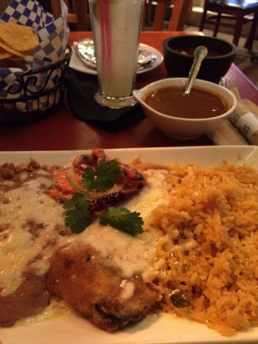 M15011's tweet photo. Sometimes a little alone time with a chile relent & a few #margaritas is all you need. #lapencaazulalameda #lapencaazul #chilerelleno https://t.co/M3nWH41Gk7