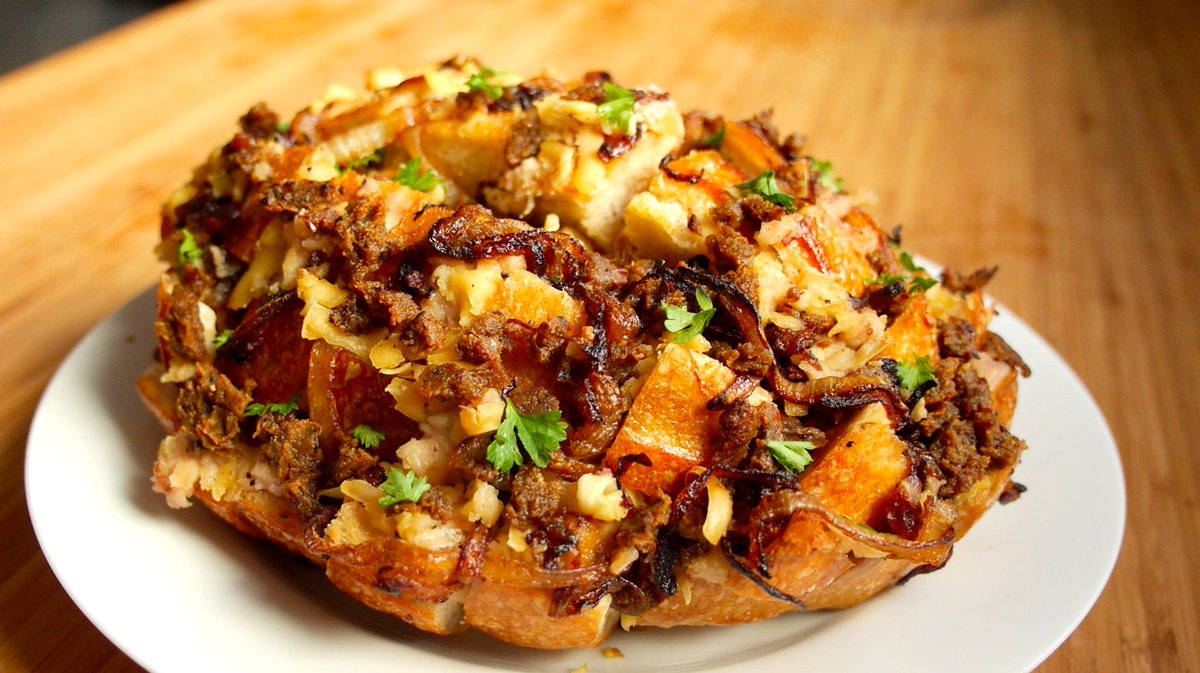 TheHerbivorousB's tweet photo. Have you checked out the #Vegan Pull Apart Bread by @wearemeatless? The perfect #Thanksgiving appetizer. 
--> https://t.co/Ld8aM6m4ko https://t.co/b9LXGdepHf
