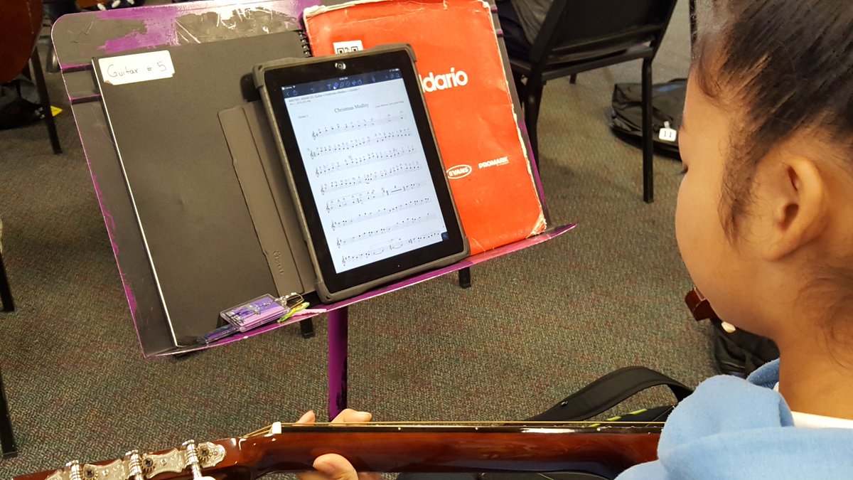 Mikeeymike07's tweet photo. Even our #guitar class uses the #iPad! #grangerjuniorhigh going #paperless https://t.co/b7Rk72mep4