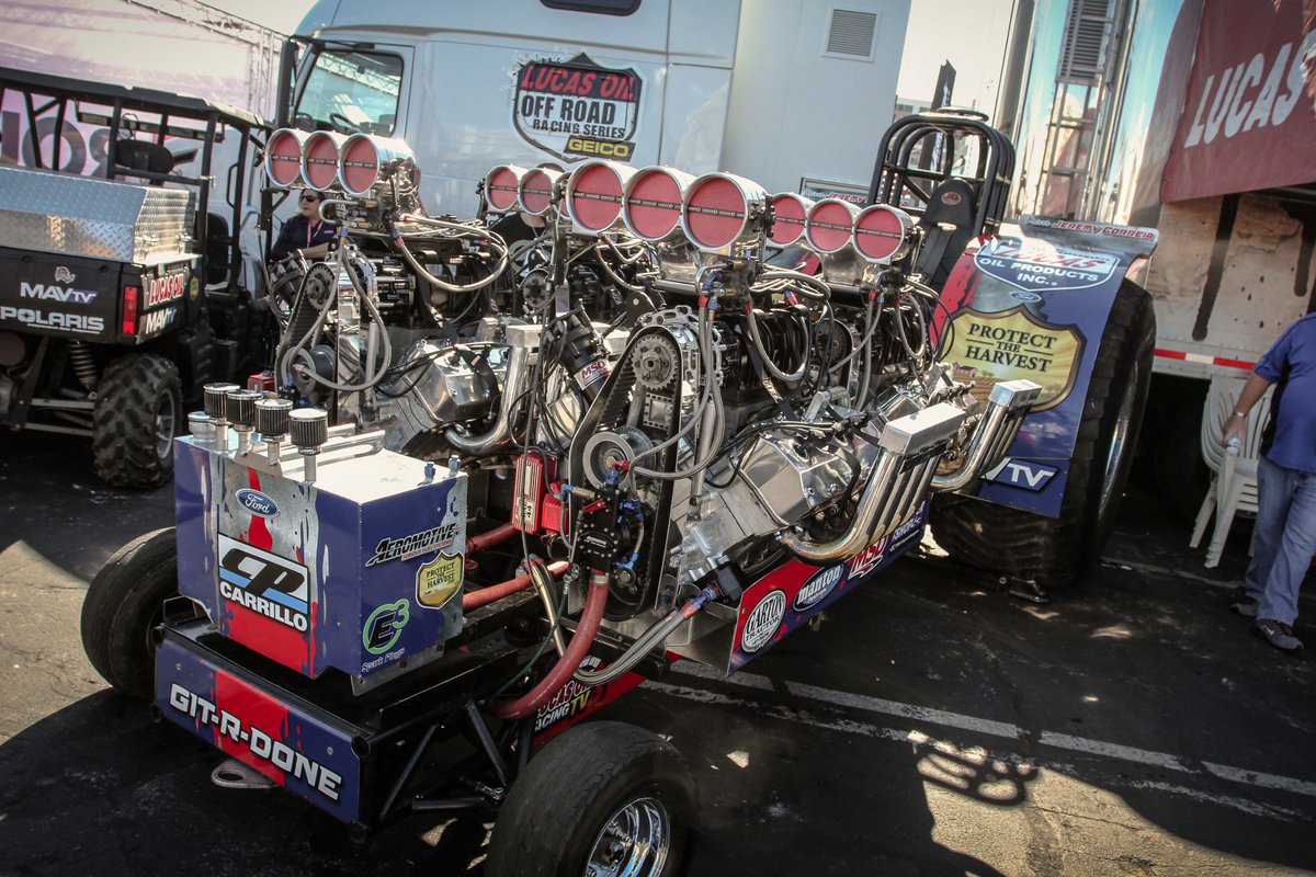 knfilters's tweet photo. Here's a better look at the #GitRDonePulling Tractor! Watch this 10,000HP beast start up in our last tweet! #SEMA #ProPullin #KNfilters https://t.co/ZI83tF69x1