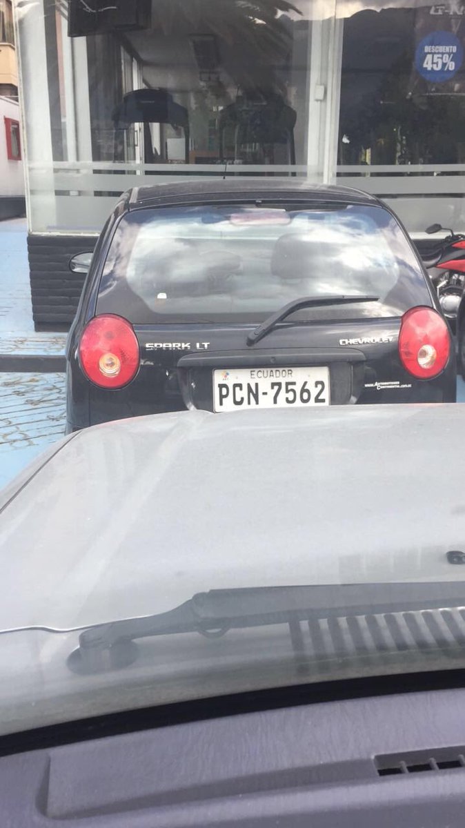 rpadpre's tweet image. Se acaban de robar el auto de mi sobrina en La Coruña y francisco salazar por favor RT  cualquier info al 0982371981. Les agradezco mucho