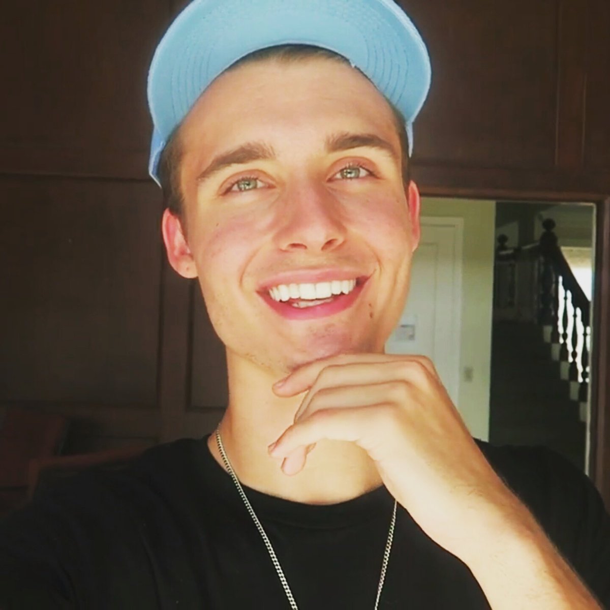 alexlizottee's tweet photo. #ThanksCollins u all gave me strength. Im way more happy that i used to be. U are all so important for me. Love u all so much๐.in my heart. https://t.co/2EQLPAFGWB