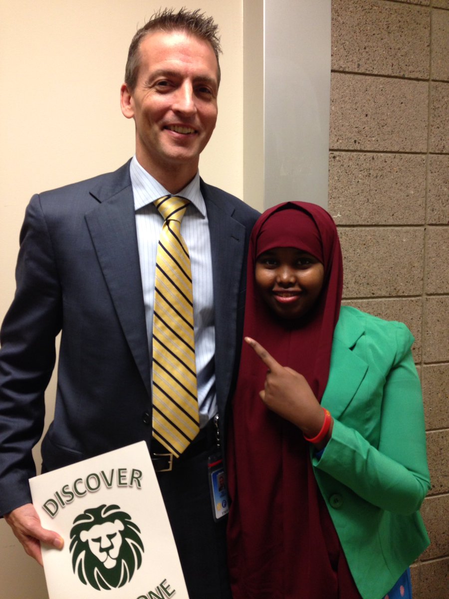 Sharing stories with @SuptGraff Shared experiences weaving us together. @MPSGloEd <a href="/GreenCardVoices/">Green Card Voices</a> <a href="/MPS_News/">Minneapolis Public Schools</a> <a href="/MPS_Wellstone/">Wellstone International High School</a>