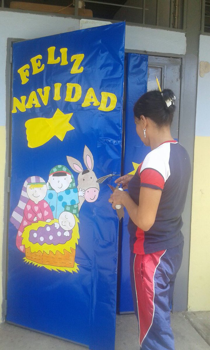 maestro_rodrig's tweet photo. Decorando nuestra escuela con alegría y amor porque llego la navidad https://t.co/66yM7gi7sv