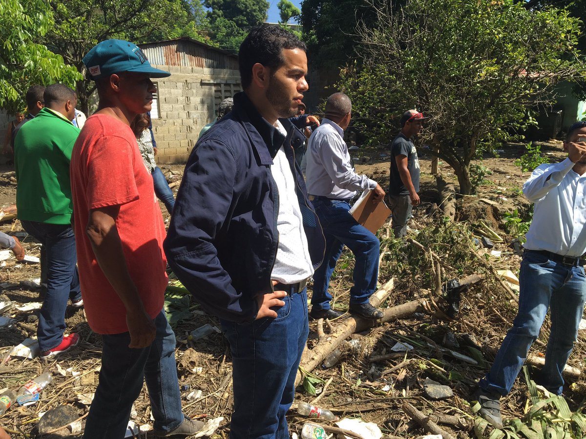 CarlosAmaranteG's tweet photo. Los ayuntamientos debieran de facilitar solares a personas que viven en el río para sacarlas, pero que va, repartirlo es más provechoso. https://t.co/4Ooqp8pzkb