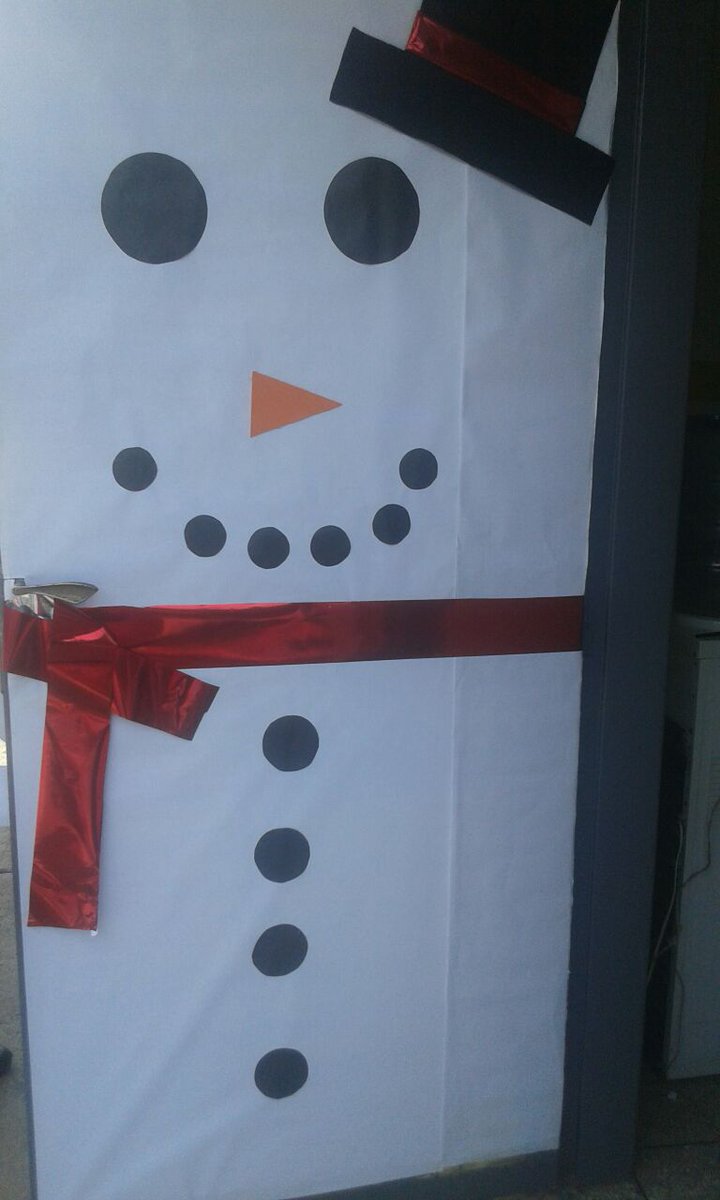 maestro_rodrig's tweet photo. Decorando nuestra escuela con alegría y amor porque llego la navidad https://t.co/66yM7gi7sv