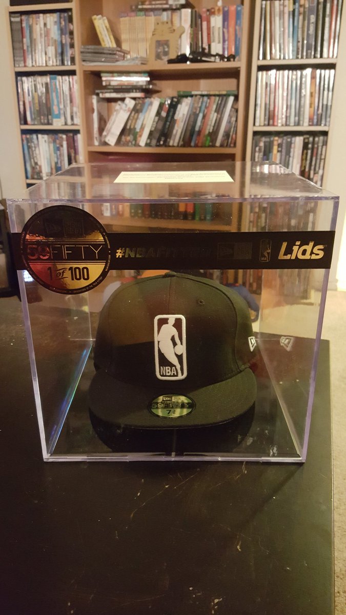 Shakabrodie's tweet photo. Got home and this was sitting on my doorstep! Thank you so much, @NewEraCap!!! #nba #NBAFitted https://t.co/XvBMH0fHUF
