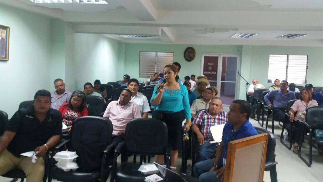 Benymoreno6's tweet photo. H.R de la provincia de Herrera a través de la #Descetralización brindando apoyo a seguimientos y la utilizacion de los fondos de inversión. https://t.co/WgaV9BffgZ