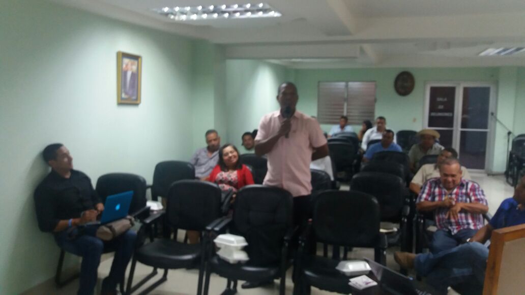 Benymoreno6's tweet photo. H.R de la provincia de Herrera a través de la #Descetralización brindando apoyo a seguimientos y la utilizacion de los fondos de inversión. https://t.co/WgaV9BffgZ