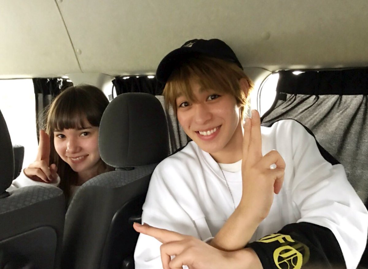 西銘 駿 Sur Twitter Vシネ本日でクランクアップさせて頂きました クロエちゃんが なんと 命燃やすぜ のポーズを一緒にやってくれました タケルとクロエは どう出会うのか Vシネも 命燃やしたのでぜひ見てください カメラマン 山本