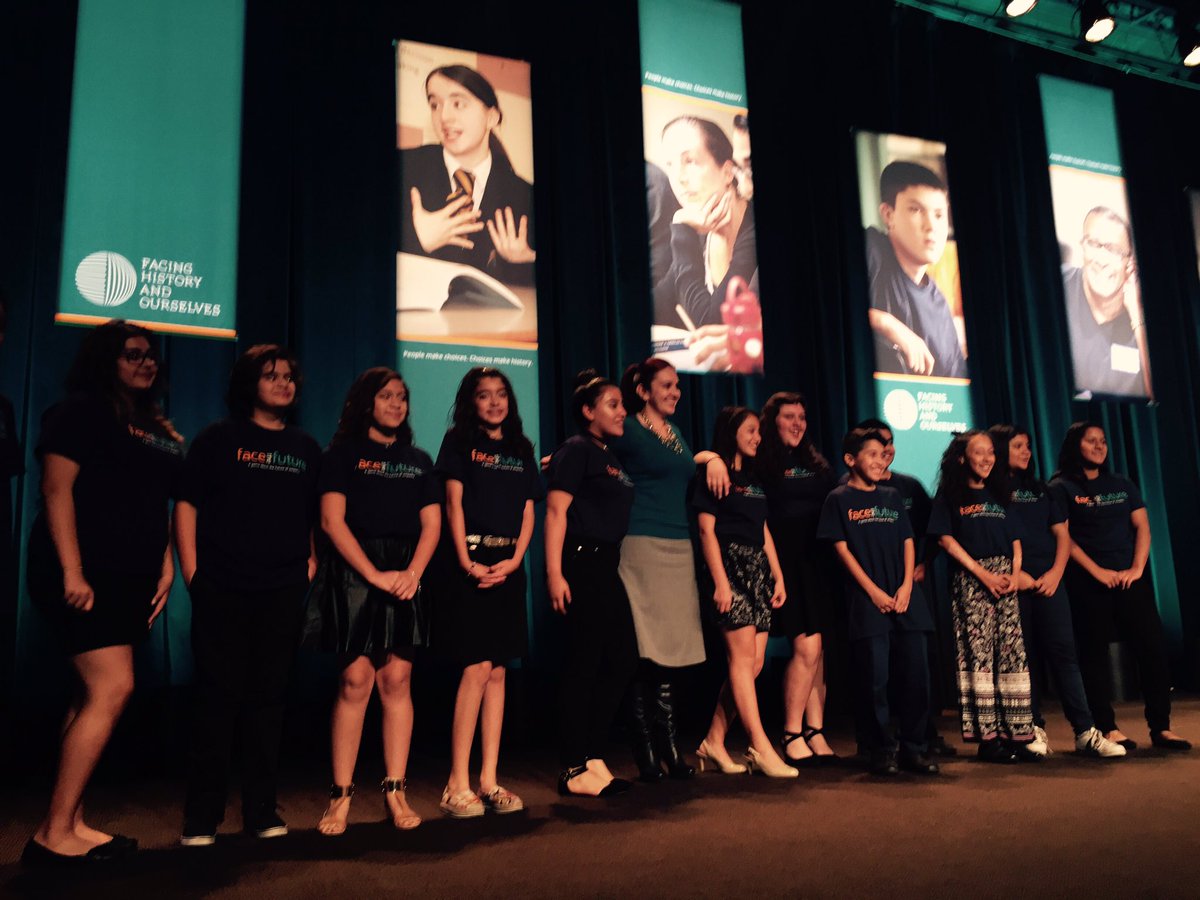 ChaChaMarie78's tweet photo. True educators aka PROUD mama/papa bears understand what an incredible moment this is. @FacingHistoryLA 2016 #PaveTheWay Benefit Dinner. https://t.co/YGhPqr46Ek