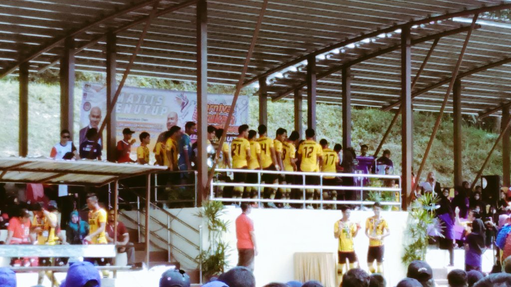 jspuitmkp's tweet photo. Alhamdulillah naib johan bola sepak dimenangi oleh negeri sembilan💁
#karisma2016 https://t.co/tFGowo1o36