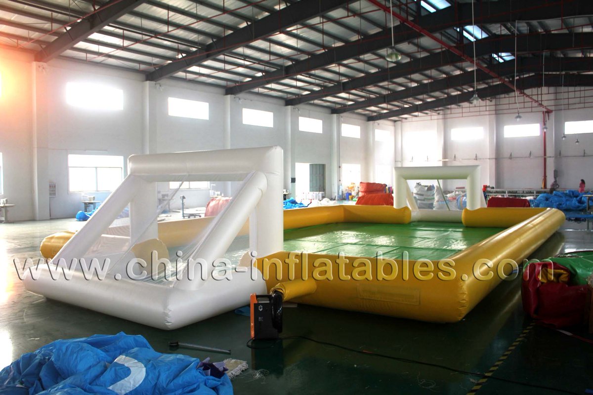 nani_nanisong89's tweet image. #Inflatablefootballfield Customize inflatable football field, it is interesting to play with bumper ball in a football game.